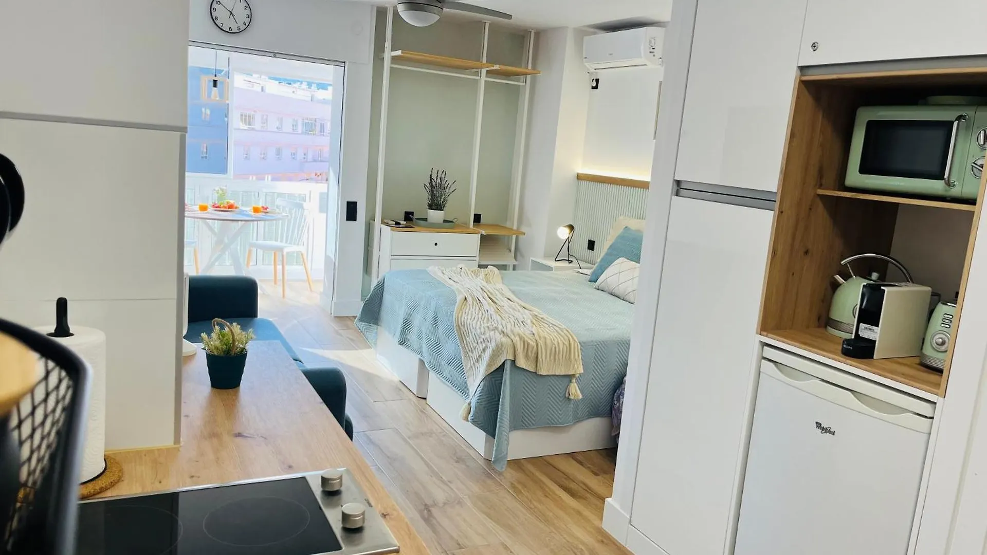 Beautiful Brand New Study 24-Hour Reception Apartment Benalmadena