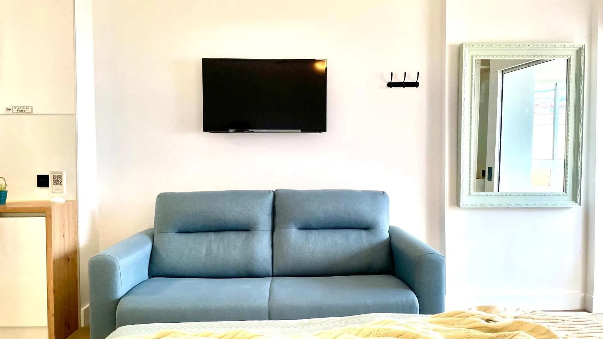 Beautiful Brand New Study 24-Hour Reception Apartment Benalmadena Spain